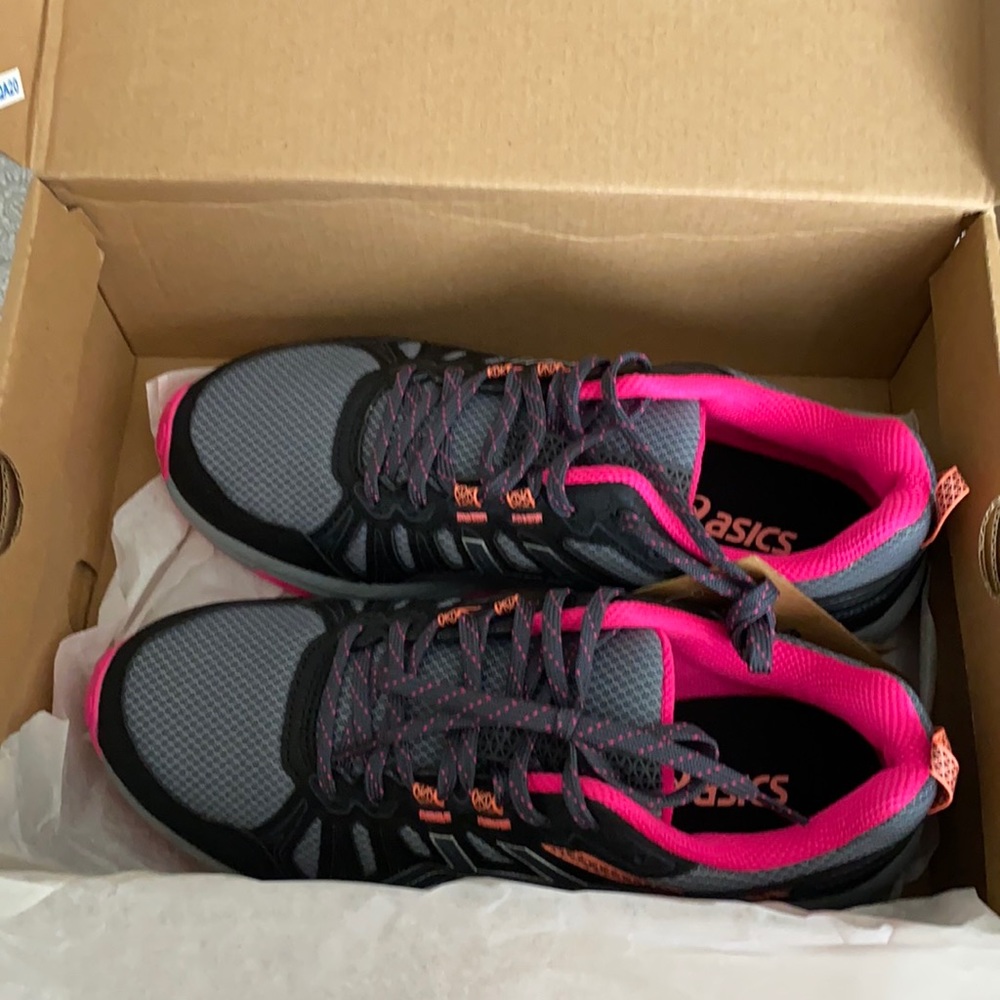 ASICS Hiking Shoes 8.5 Wide Brand New & Never worn